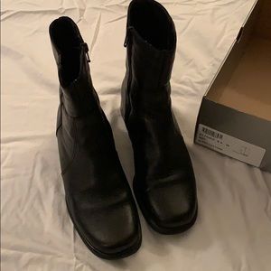 La Canadienne Miki Black Boots